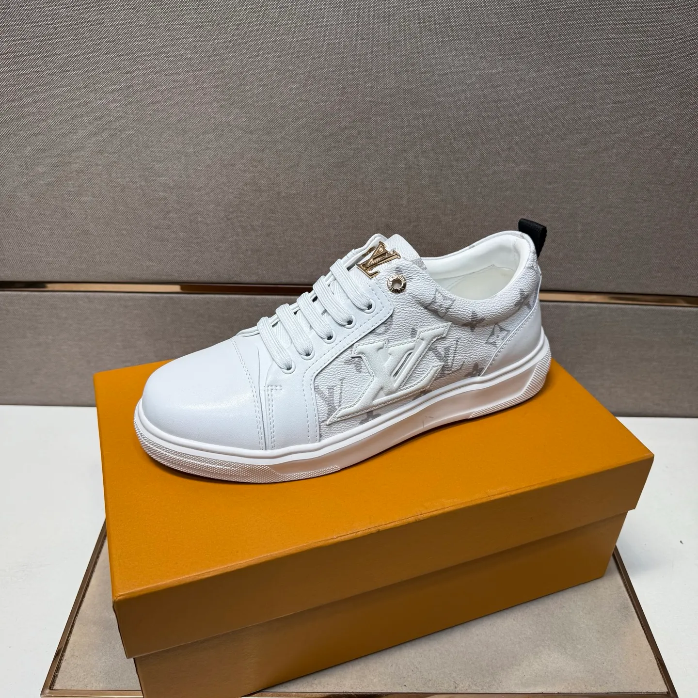 ⬛️Ex-factory price p400 [LV~] Men's casual shoes, 2025z cabinet sales simultaneously 🔶Code number: 38-44#️⃣ 🔷3 colors🔜The upper is made of multi-material splicing ➕Genuine leather lining, comfortable and breathable, sole: original comfortable and wear-resistant outsole, ⚠️real thing📱photographed🎬real thing is better📢📢📢